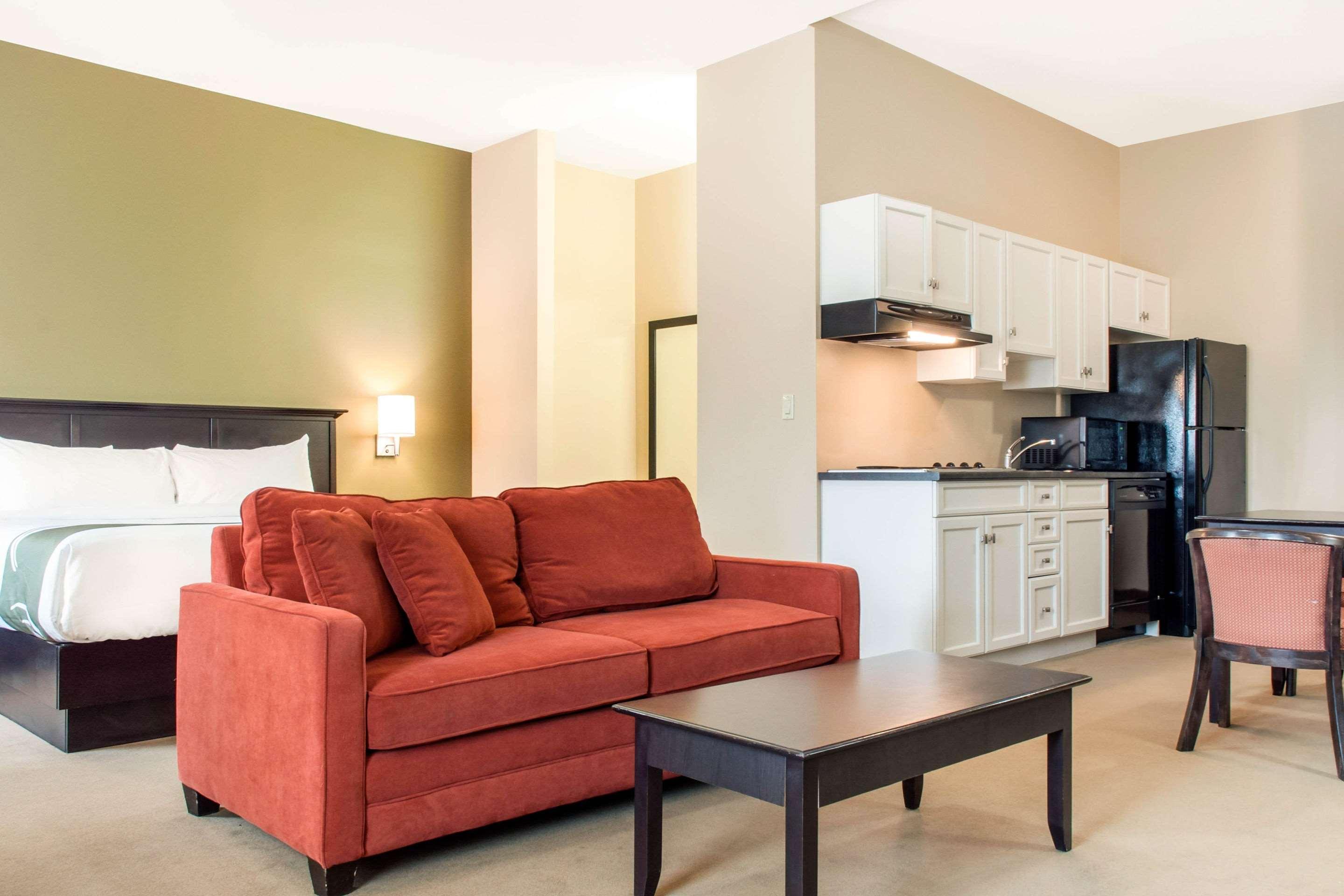 Quality Inn & Suites Quispamsis Rothesay Экстерьер фото