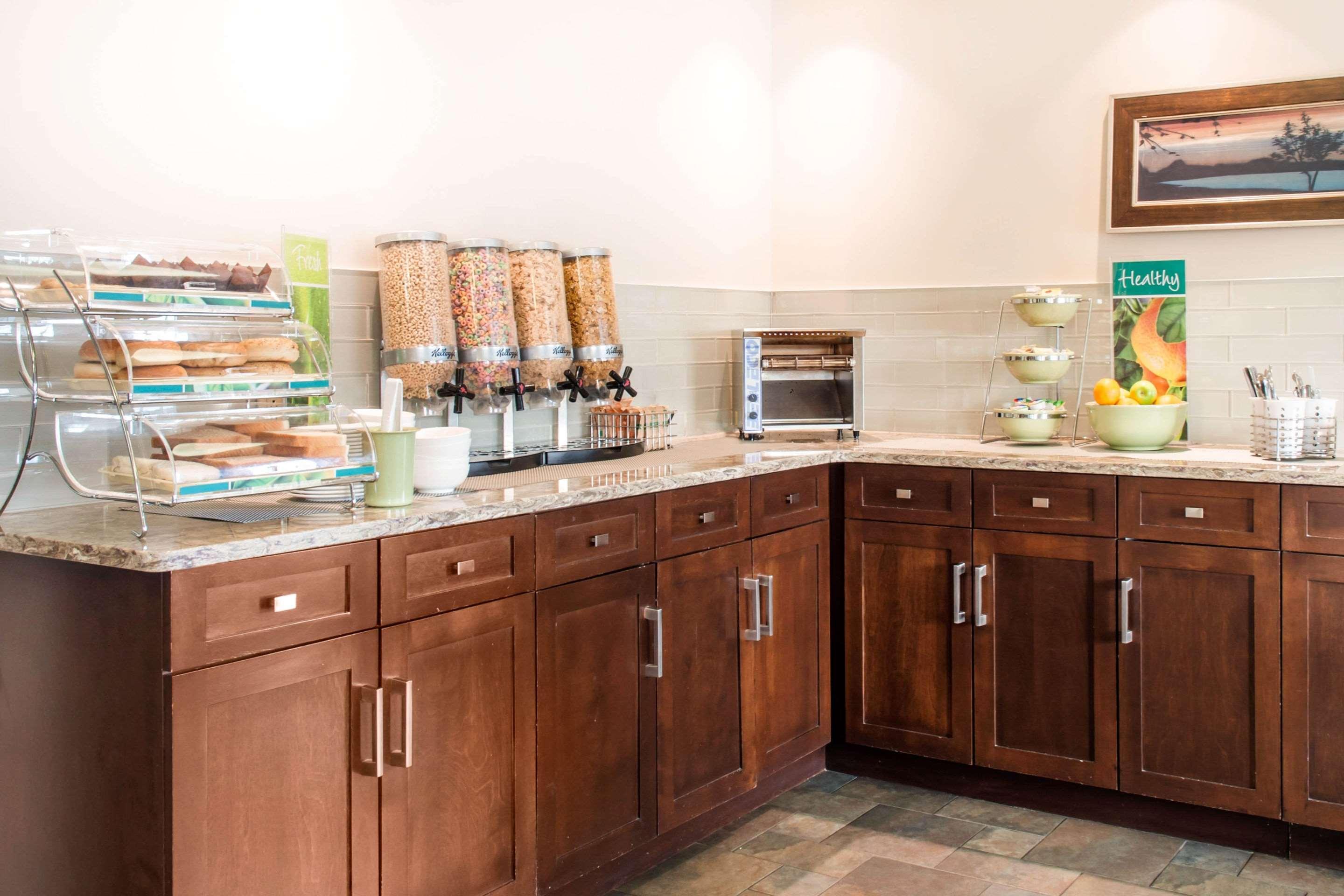 Quality Inn & Suites Quispamsis Rothesay Экстерьер фото