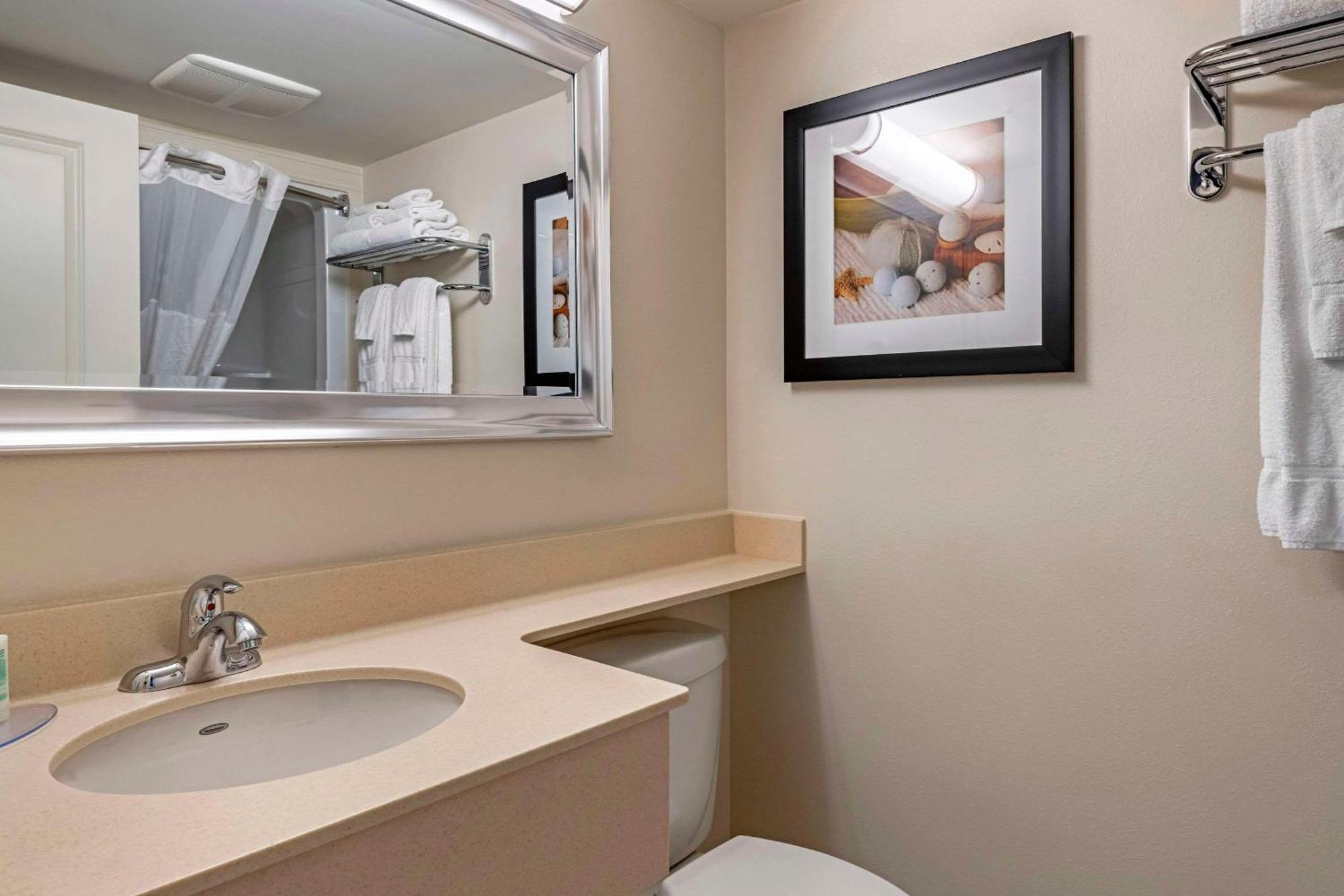Quality Inn & Suites Quispamsis Rothesay Экстерьер фото
