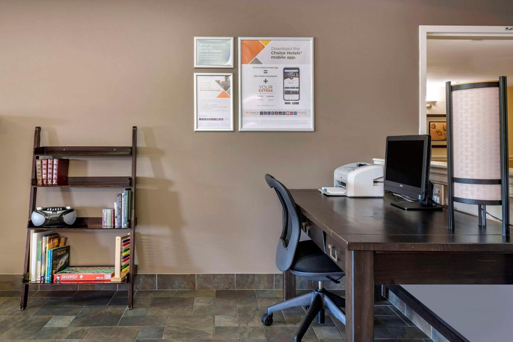 Quality Inn & Suites Quispamsis Rothesay Экстерьер фото