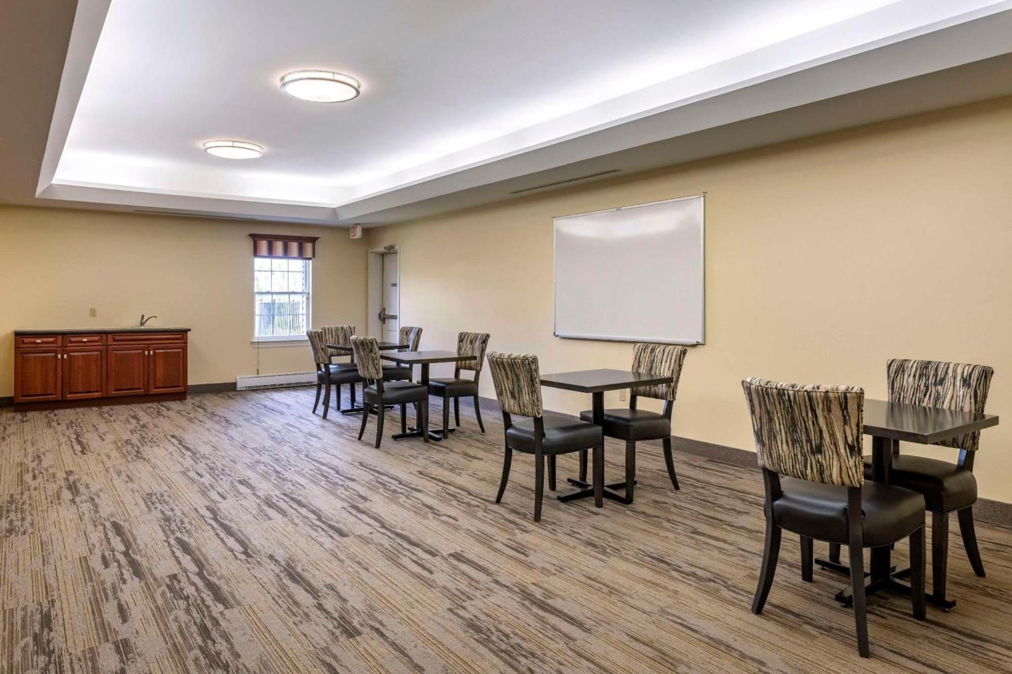 Quality Inn & Suites Quispamsis Rothesay Экстерьер фото