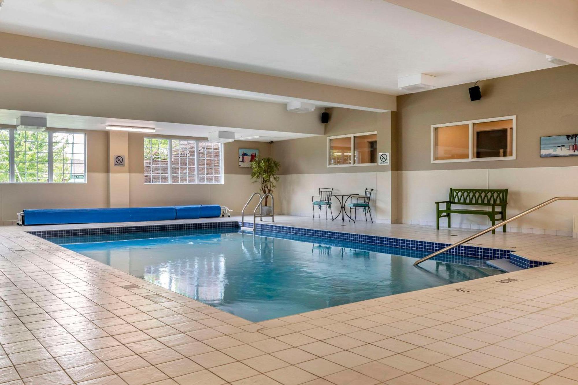 Quality Inn & Suites Quispamsis Rothesay Экстерьер фото