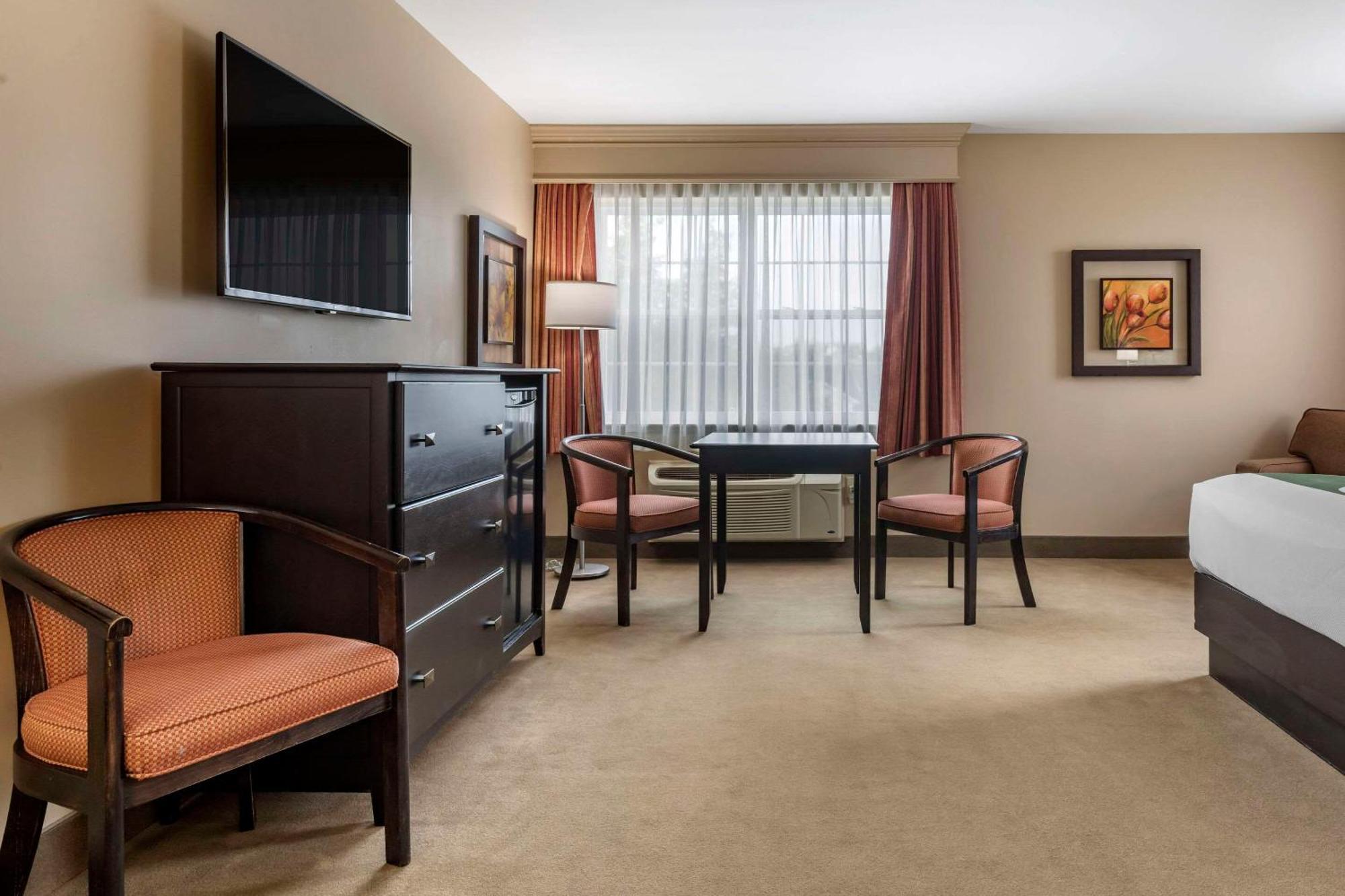 Quality Inn & Suites Quispamsis Rothesay Экстерьер фото