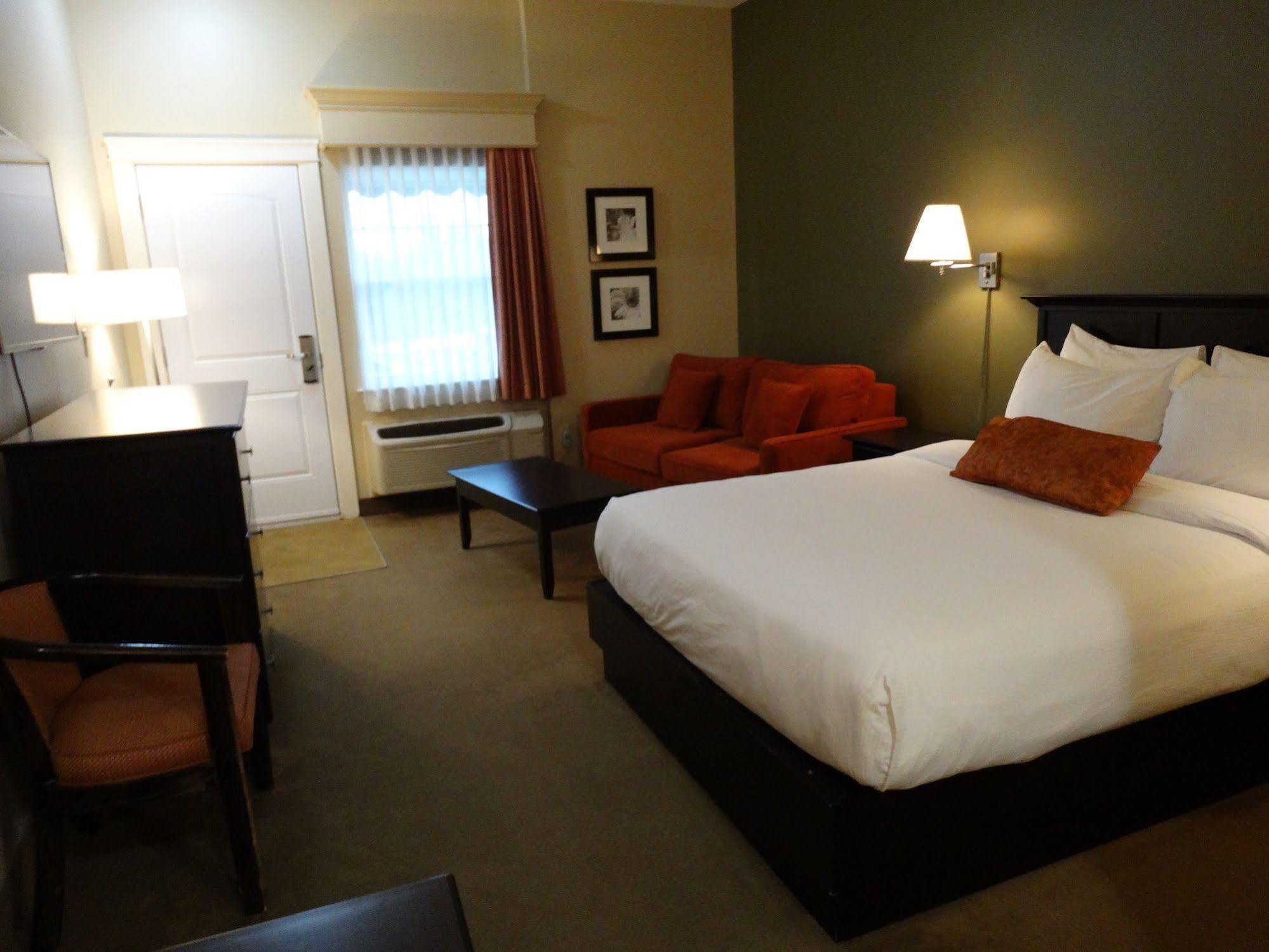 Quality Inn & Suites Quispamsis Rothesay Экстерьер фото
